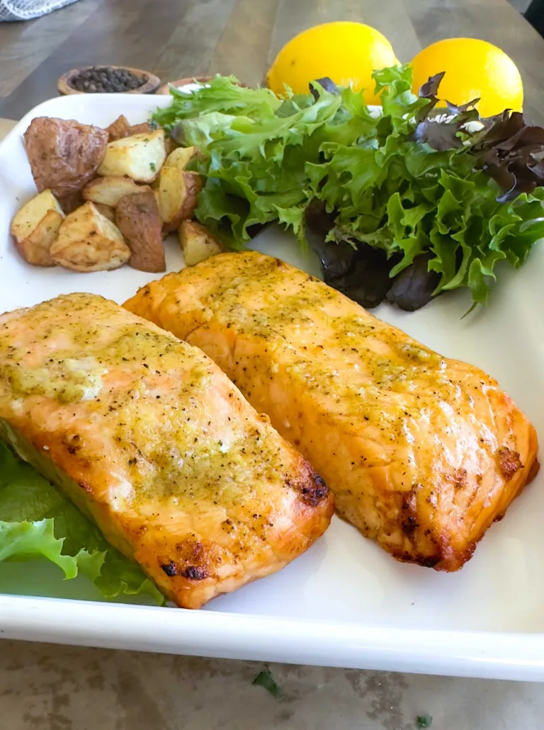 Frozen salmon fillets in the air fryer